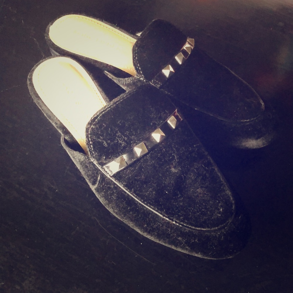 Hip Marc Fisher mules